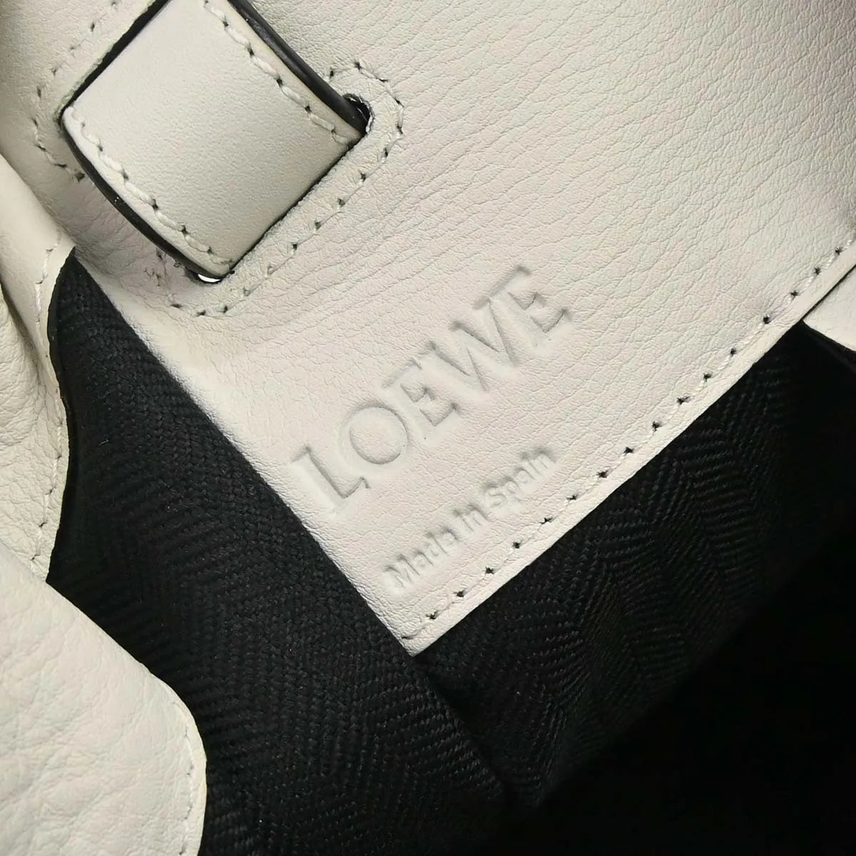 Loewe Hammock Leather White Leather Handbag (Pre-Owned)