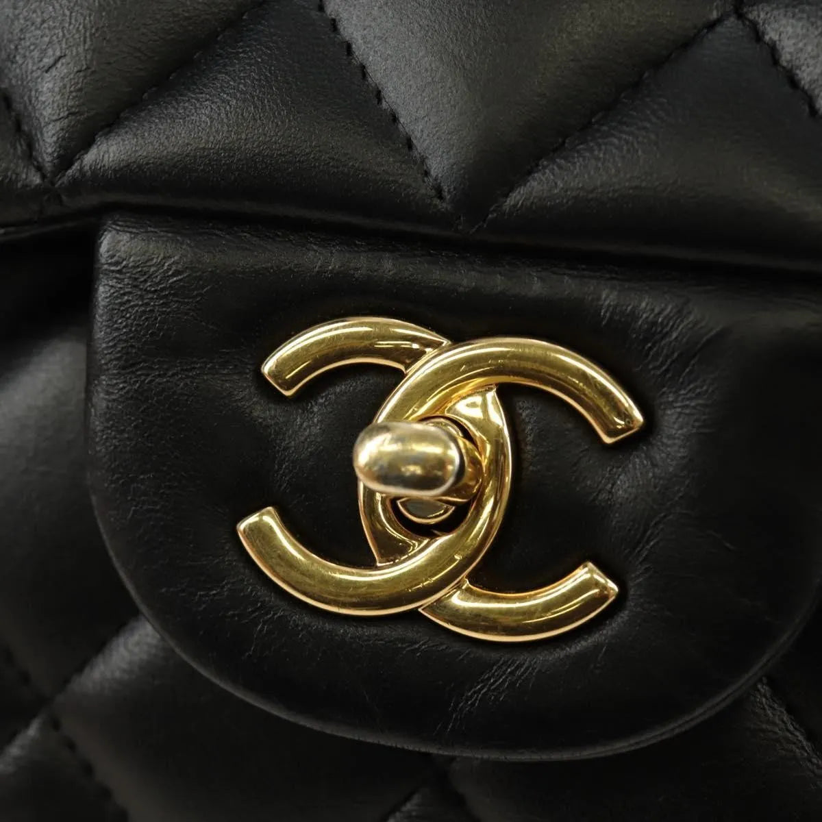 Chanel Timeless - Classic Double Flap Leather Black Leather Handbag (Pre-Owned)