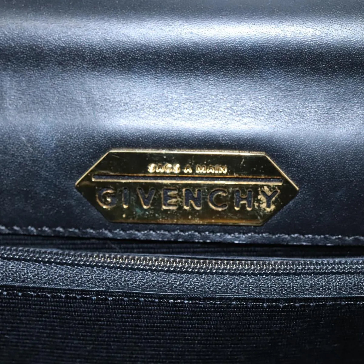 Givenchy Vintage Leather Black Leather Handbag (Pre-Owned)