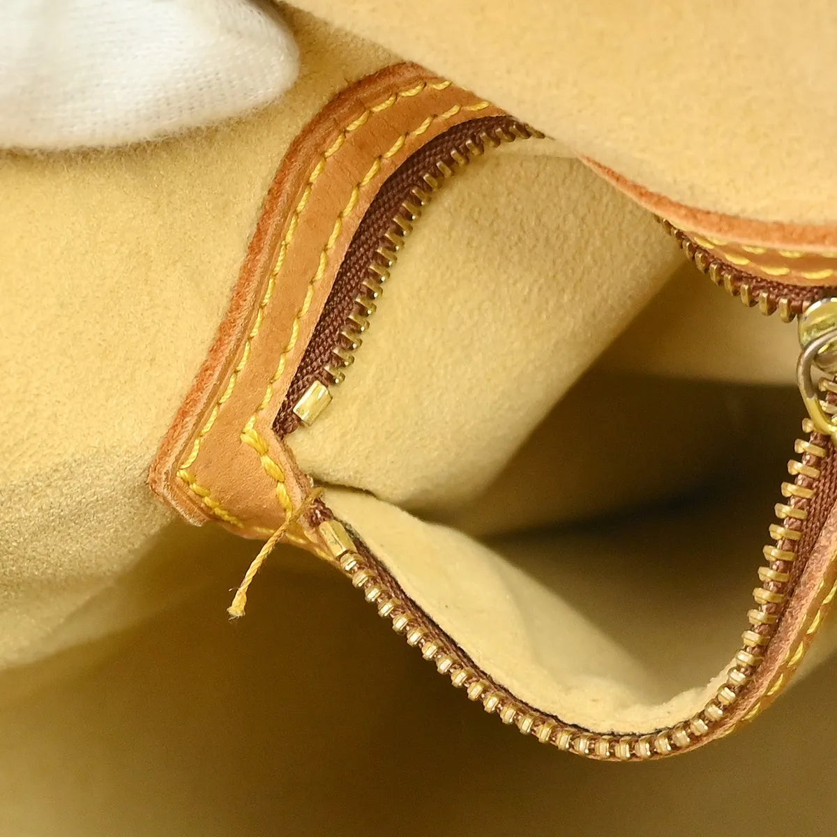 Louis Vuitton Monogram Looping Monogram Canvas Brown Canvas Shoulder Bag Bag (Pre-Owned)
