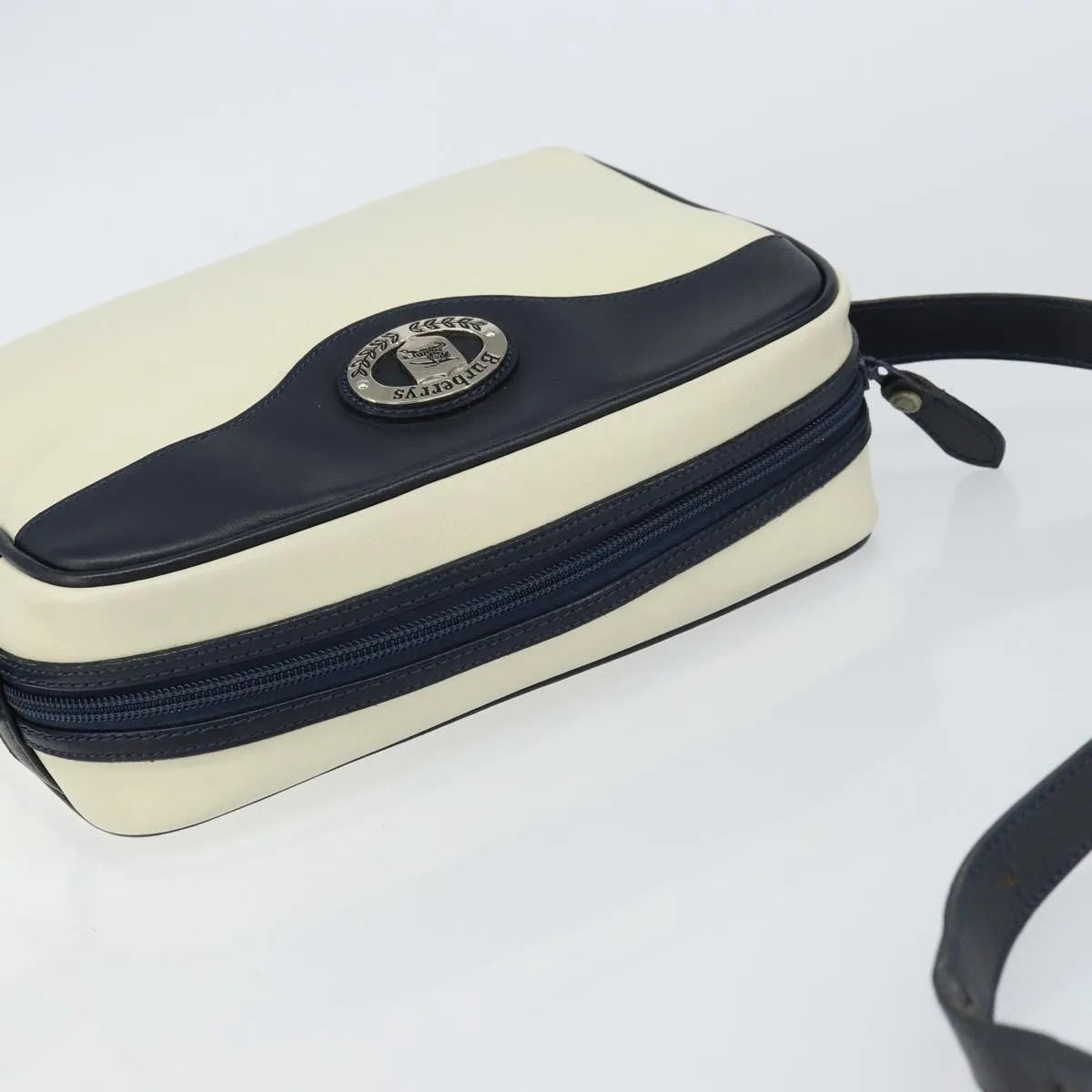 Burberry Vintage Leather White Leather Shoulder Bag Bag (Pre-Owned)