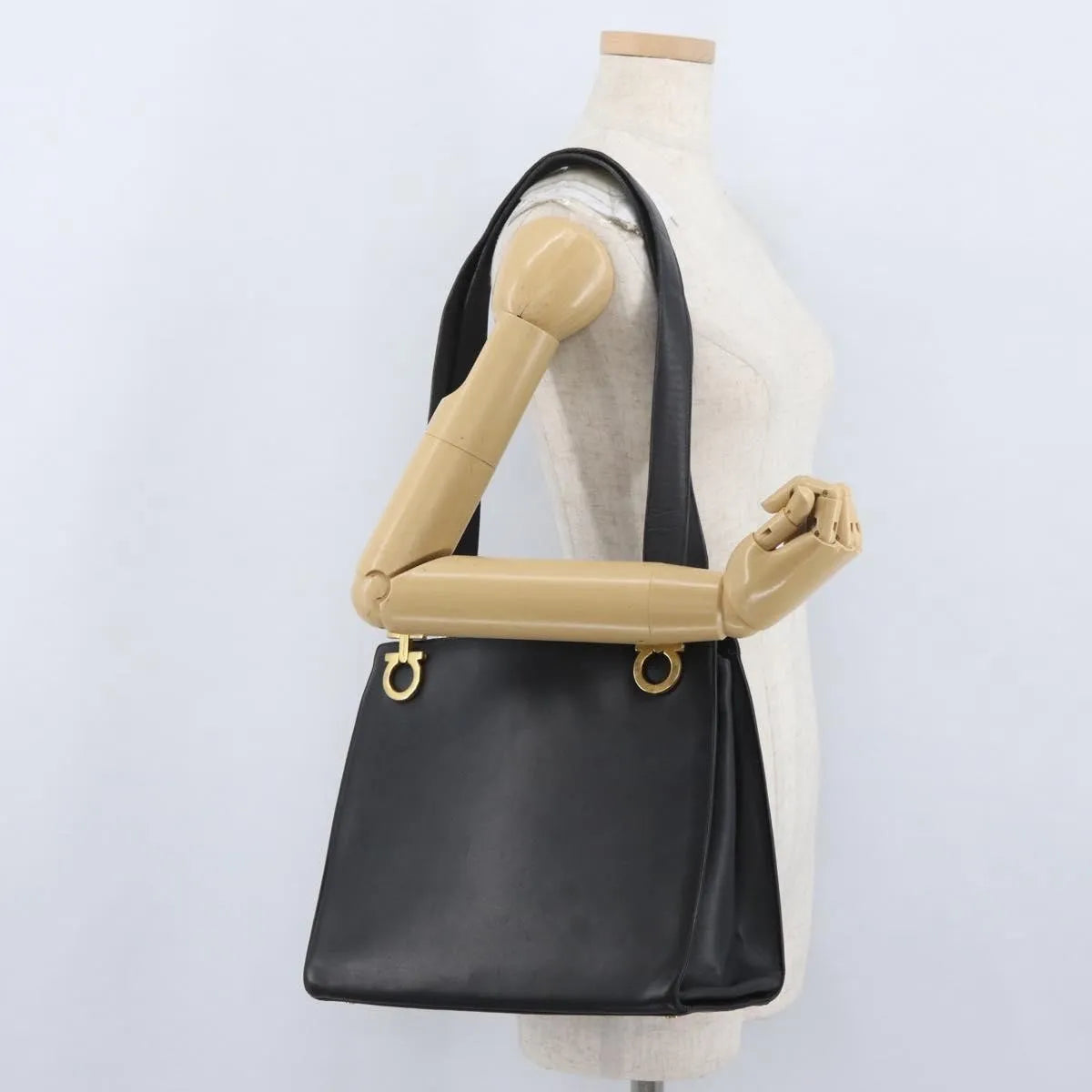 Salvatore Ferragamo Gancini Tote Leather Black Leather Tote Bag Bag (Pre-Owned)