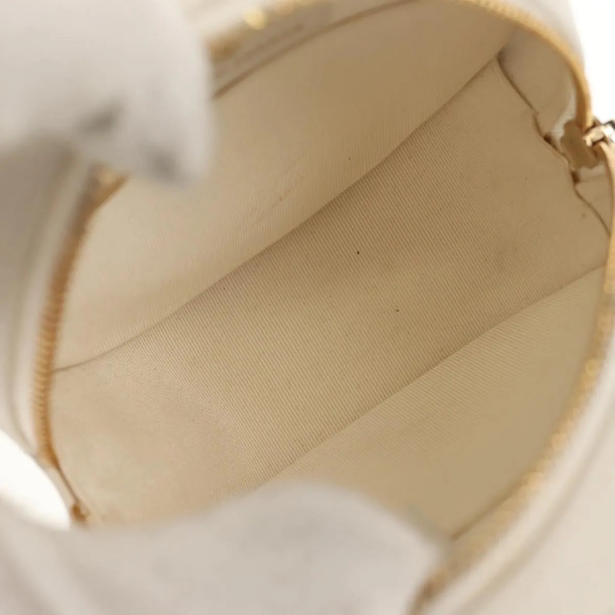 Chanel Round Clutch With Chain Chevron Shearling White Faux_Fur Clutche & Pouche Bag (Pre-Owned)