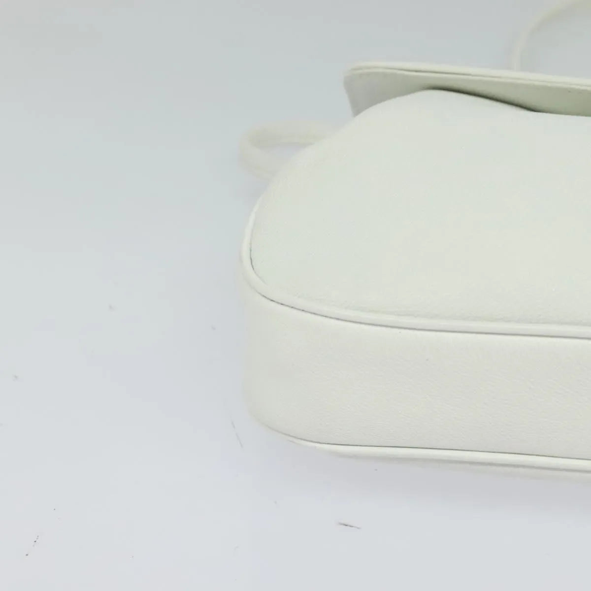 Givenchy Vintage 4G Leather White Leather Shoulder Bag Bag (Pre-Owned)