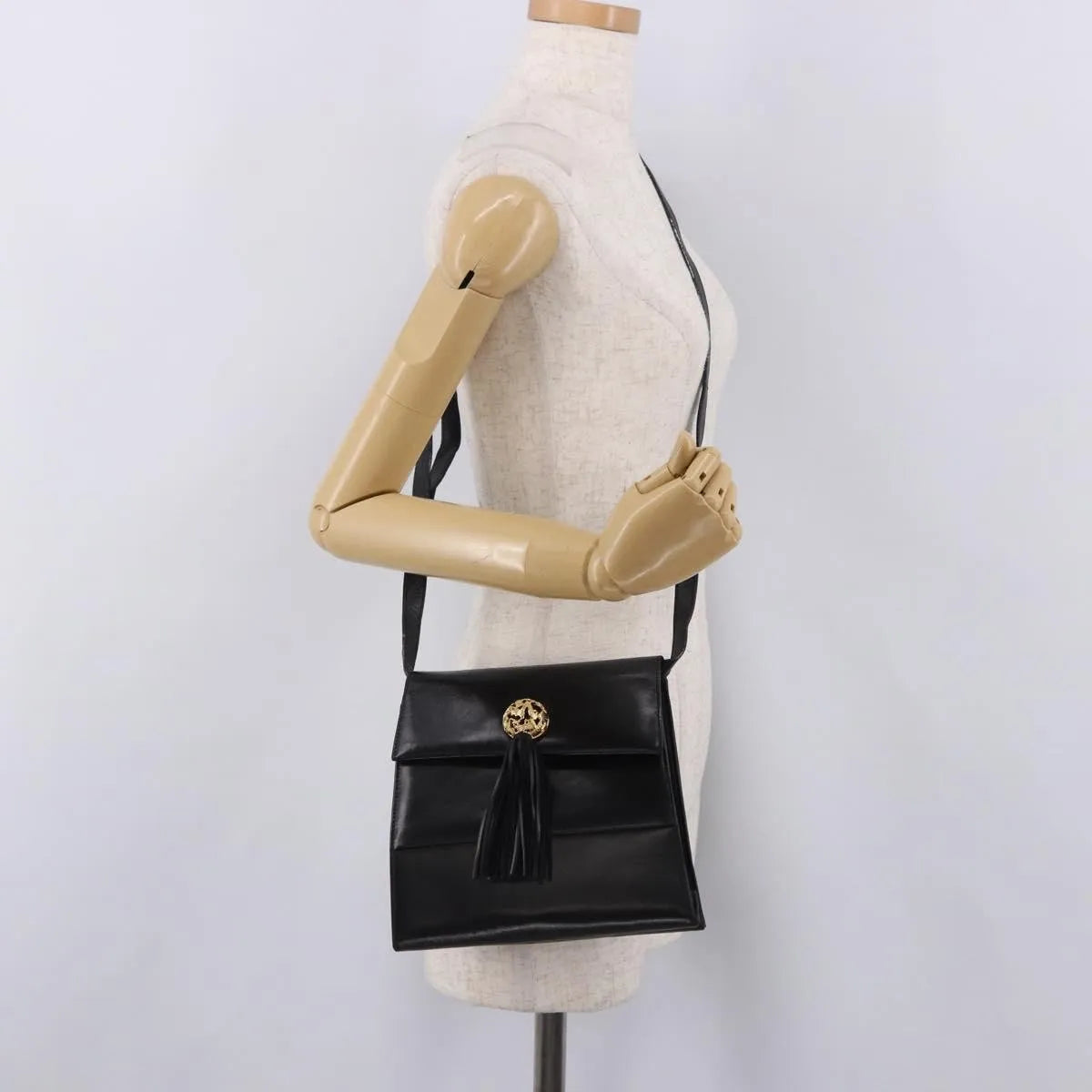 Salvatore Ferragamo Vintage Leather Black Leather Shoulder Bag Bag (Pre-Owned)