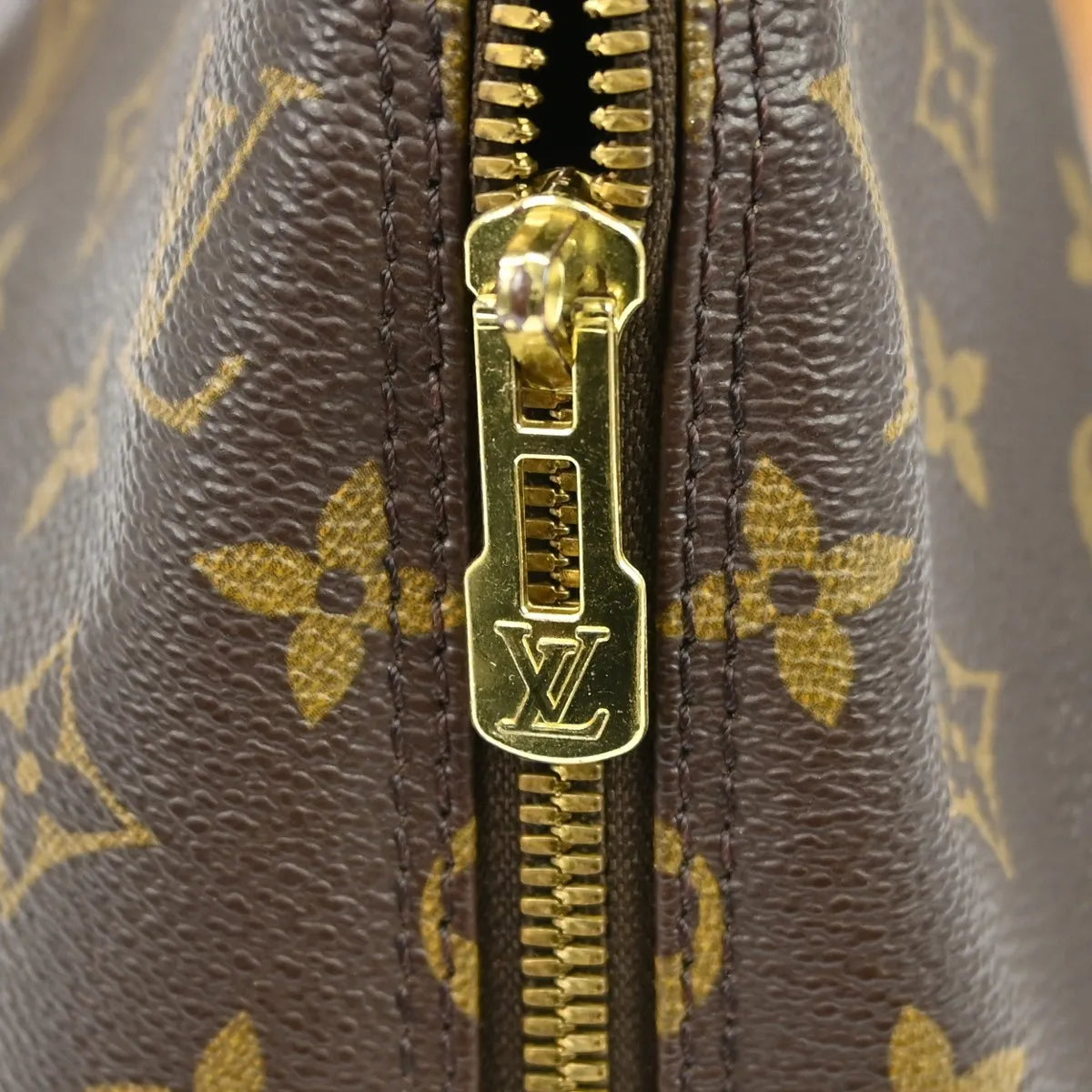Louis Vuitton Alma Monogram Canvas Brown Canvas Handbag (Pre-Owned)