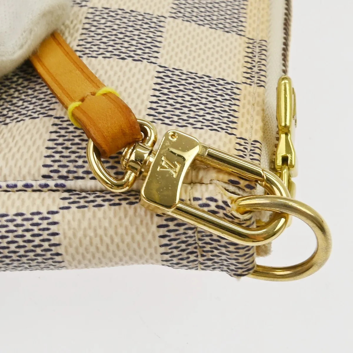 Louis Vuitton Pochette Accessoires Nm Damier White Canvas Clutche & Pouche Bag (Pre-Owned)