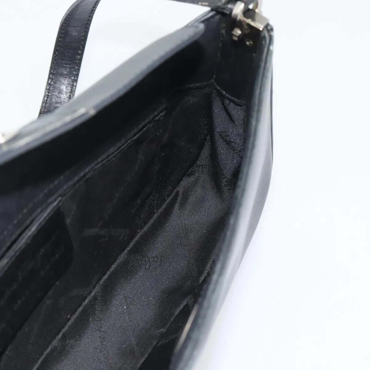 Salvatore Ferragamo Gancini Leather Black Leather Shoulder Bag Bag (Pre-Owned)