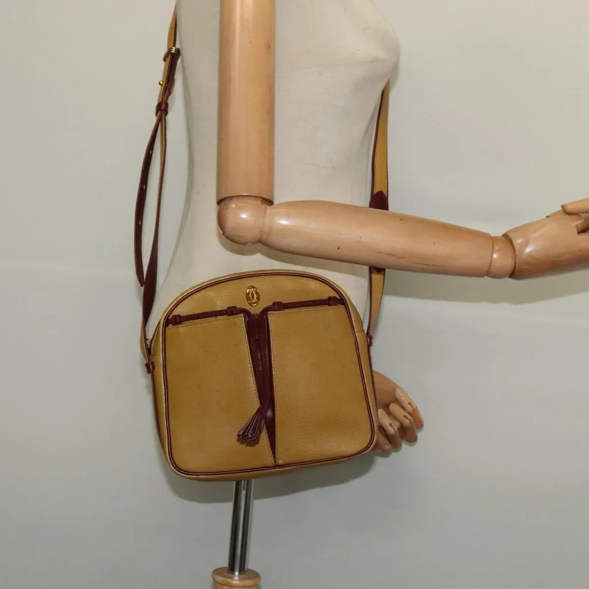 Cartier Tasseled Must De Cartier Leather Beige Leather Shoulder Bag Bag (Pre-Owned)