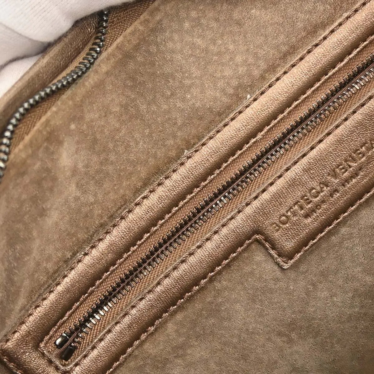 Bottega Veneta Intrecciato Leather Metallic Leather Handbag (Pre-Owned)