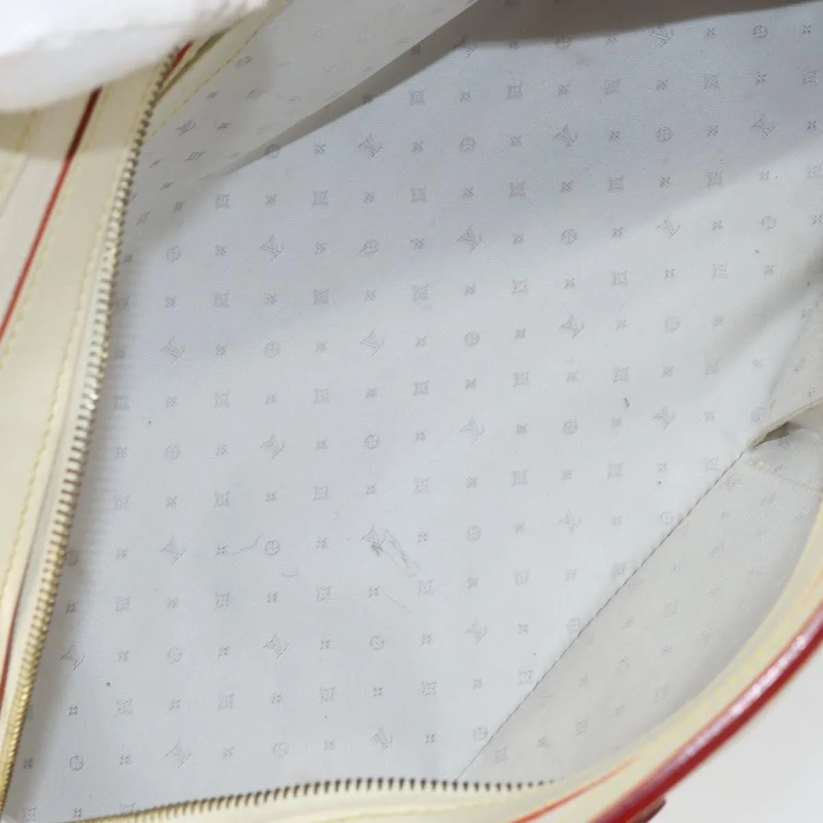 Louis Vuitton Suhali Le Radieux Leather White Leather Handbag (Pre-Owned)