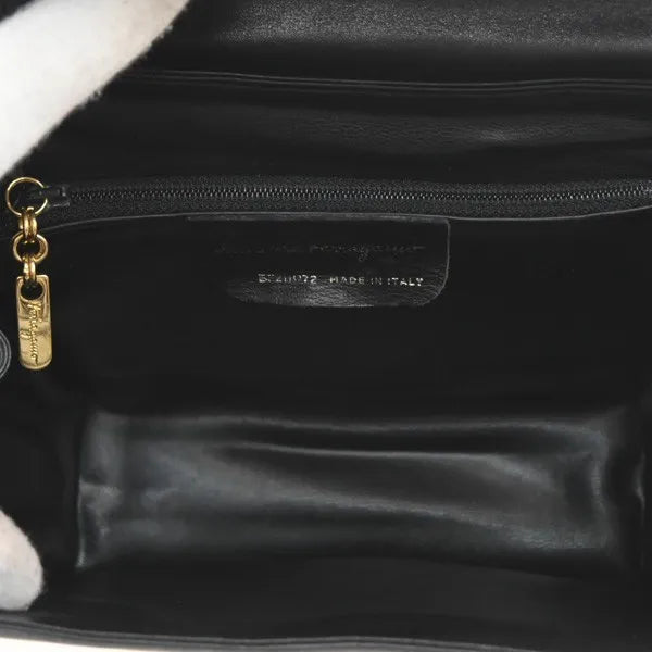 Salvatore Ferragamo Gancini Leather Black Leather Shoulder Bag Bag (Pre-Owned)