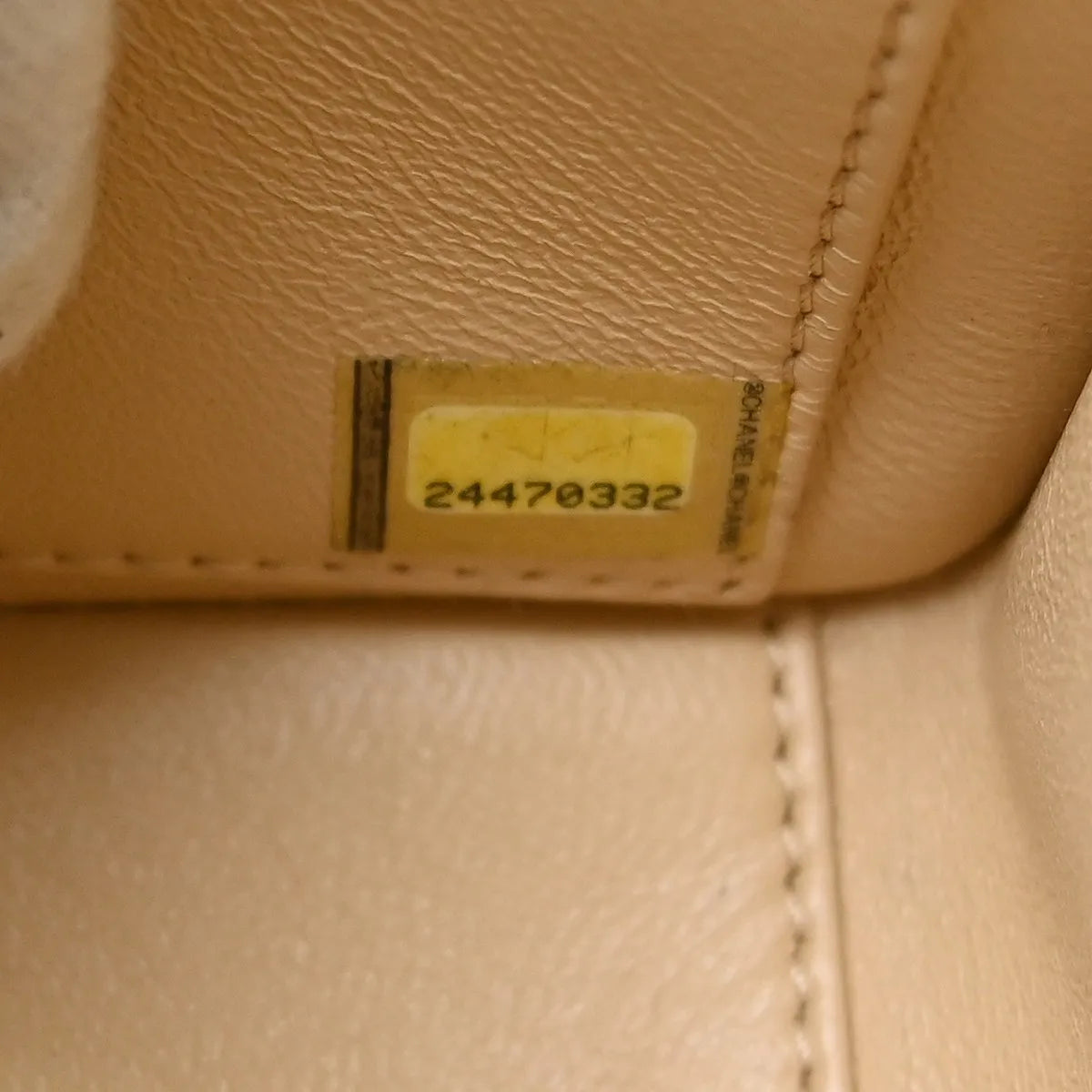 Chanel Reserved Flap Bag Chevron Lambskin White Leather Shoulder Bag Bag (Pre-Owned)