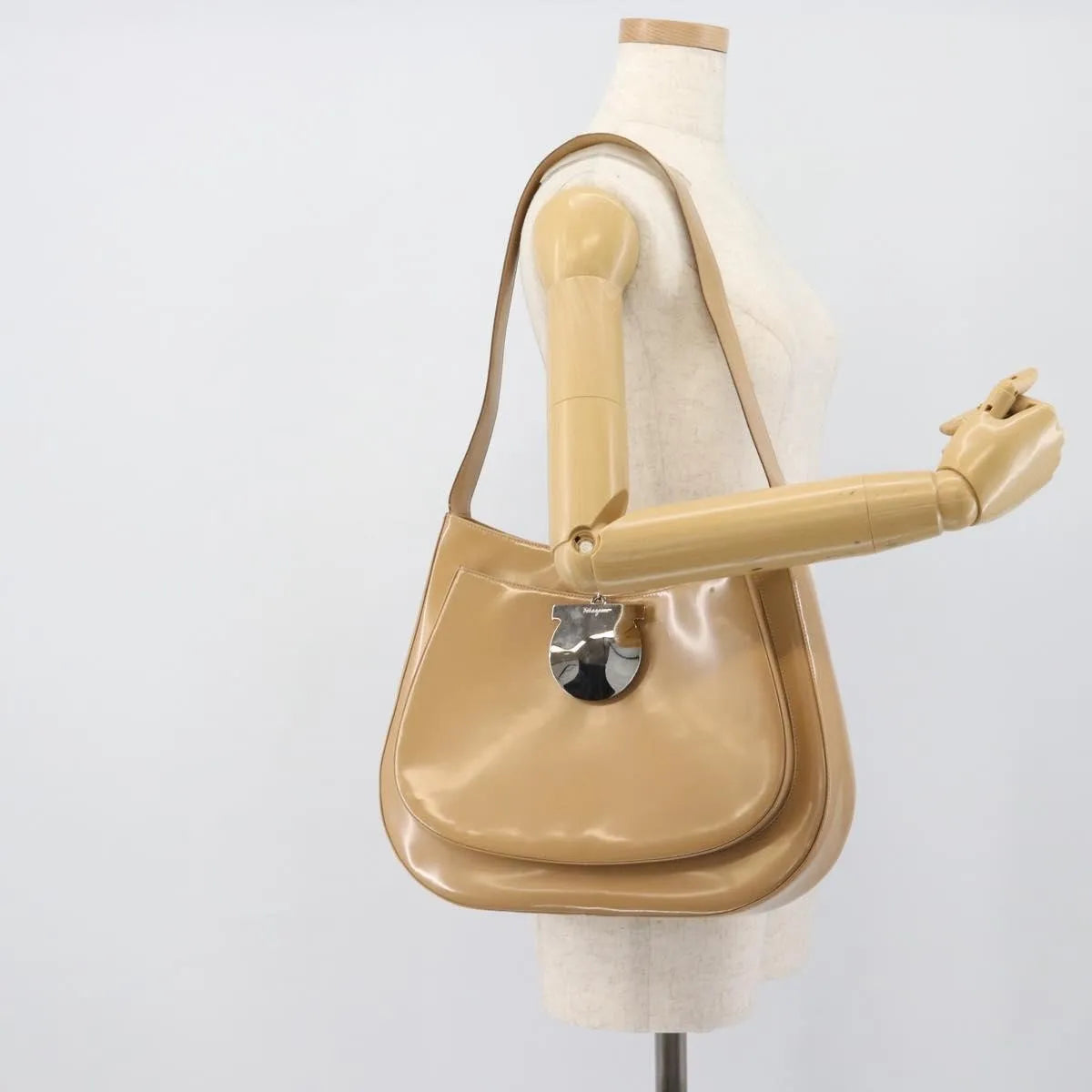 Salvatore Ferragamo Gancini Patent Leather Beige Patent_Leather Shoulder Bag Bag (Pre-Owned)