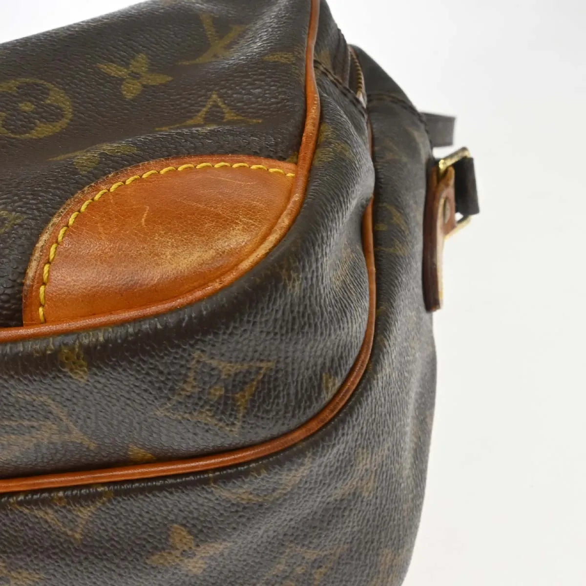 Louis Vuitton Nil Messenger Monogram Canvas Brown Canvas Shoulder Bag Bag (Pre-Owned)