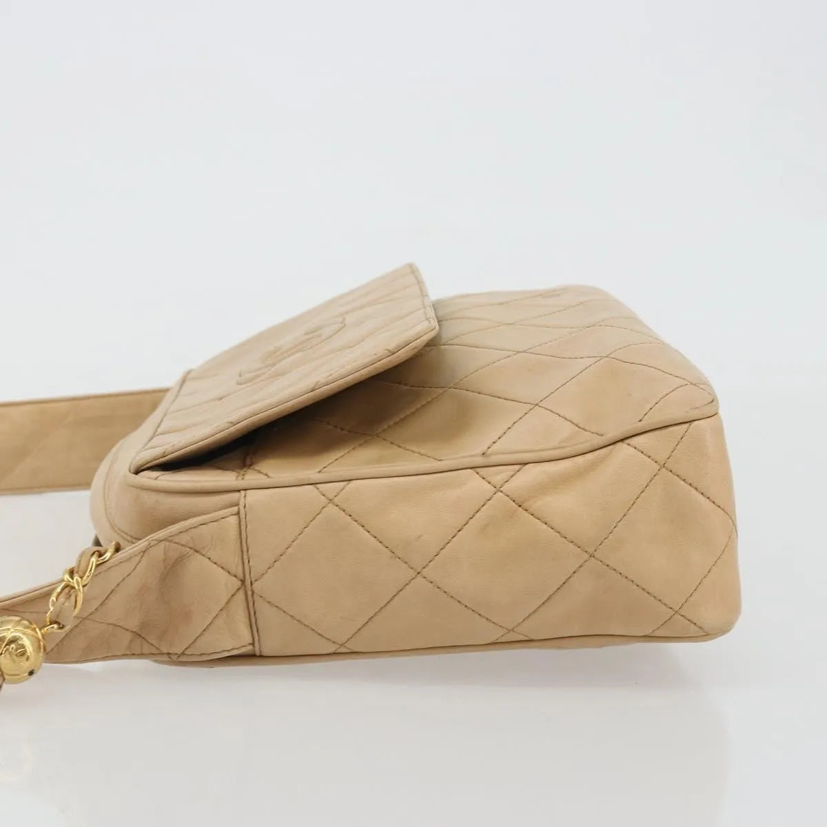 Chanel Vintage Diamond Cc Flap Pocket Quilted Lambskin Beige Leather Shoulder Bag Bag (Pre-Owned)