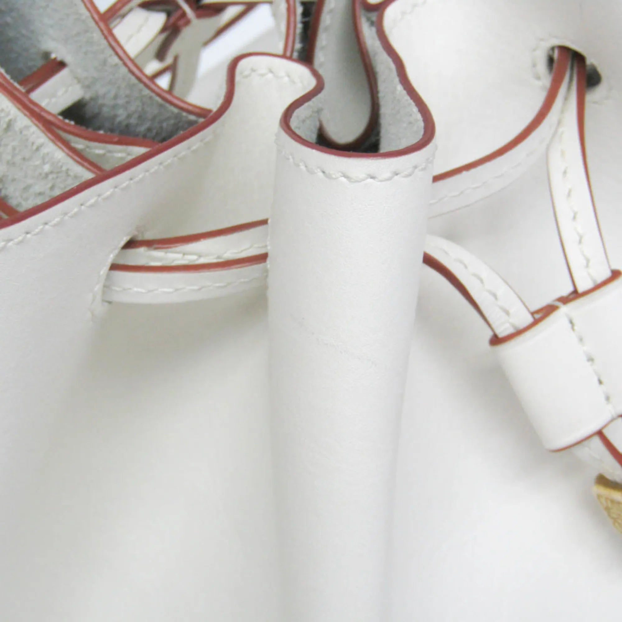 Loewe Balloon Bucket Leather White Leather Handbag (Pre-Owned)