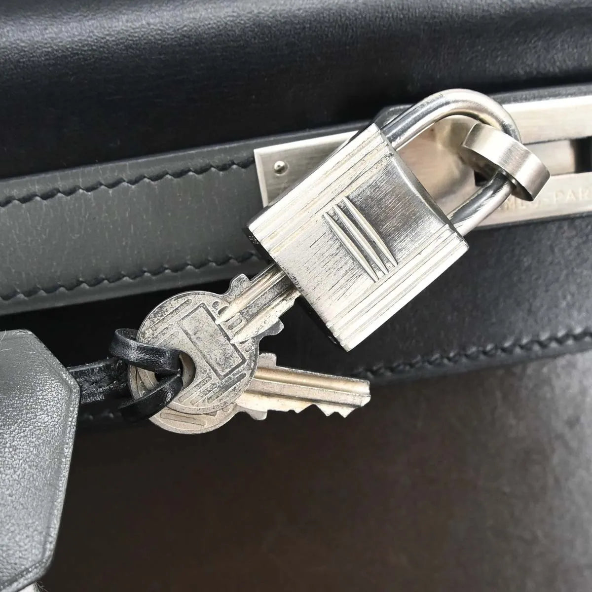 Hermes Kelly Handbag Black Box Calf With Palladium Hardware Black Leather Handbag (Pre-Owned)