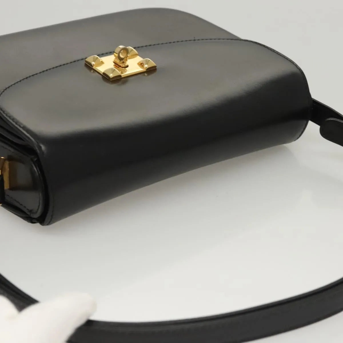 Bally Vintage Leather Black Leather Shoulder Bag Bag (Pre-Owned)