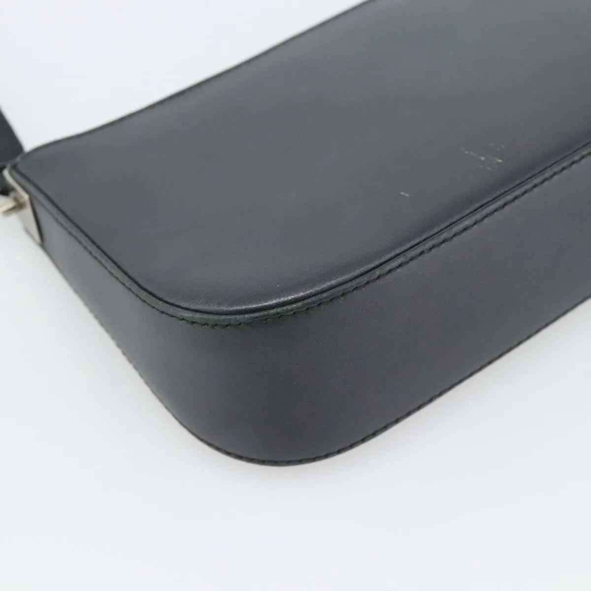 Salvatore Ferragamo Gancini Leather Black Leather Shoulder Bag Bag (Pre-Owned)