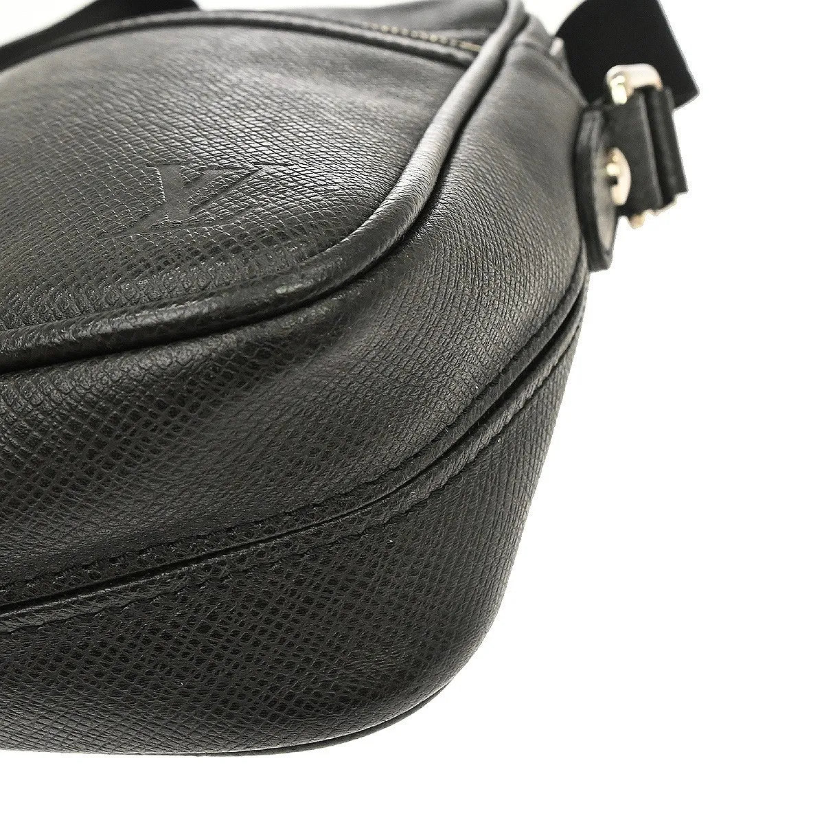 Louis Vuitton Dimitri Messenger Taiga Leather Black Leather Shoulder Bag Bag (Pre-Owned)