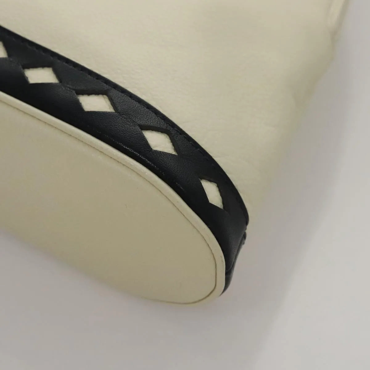 Saint Laurent Vintage Leather White Leather Handbag (Pre-Owned)