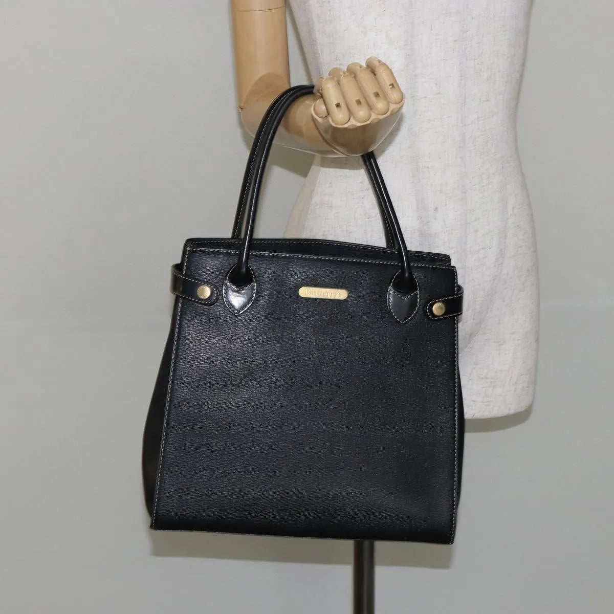 Burberry Vintage Leather Black Leather Handbag (Pre-Owned)
