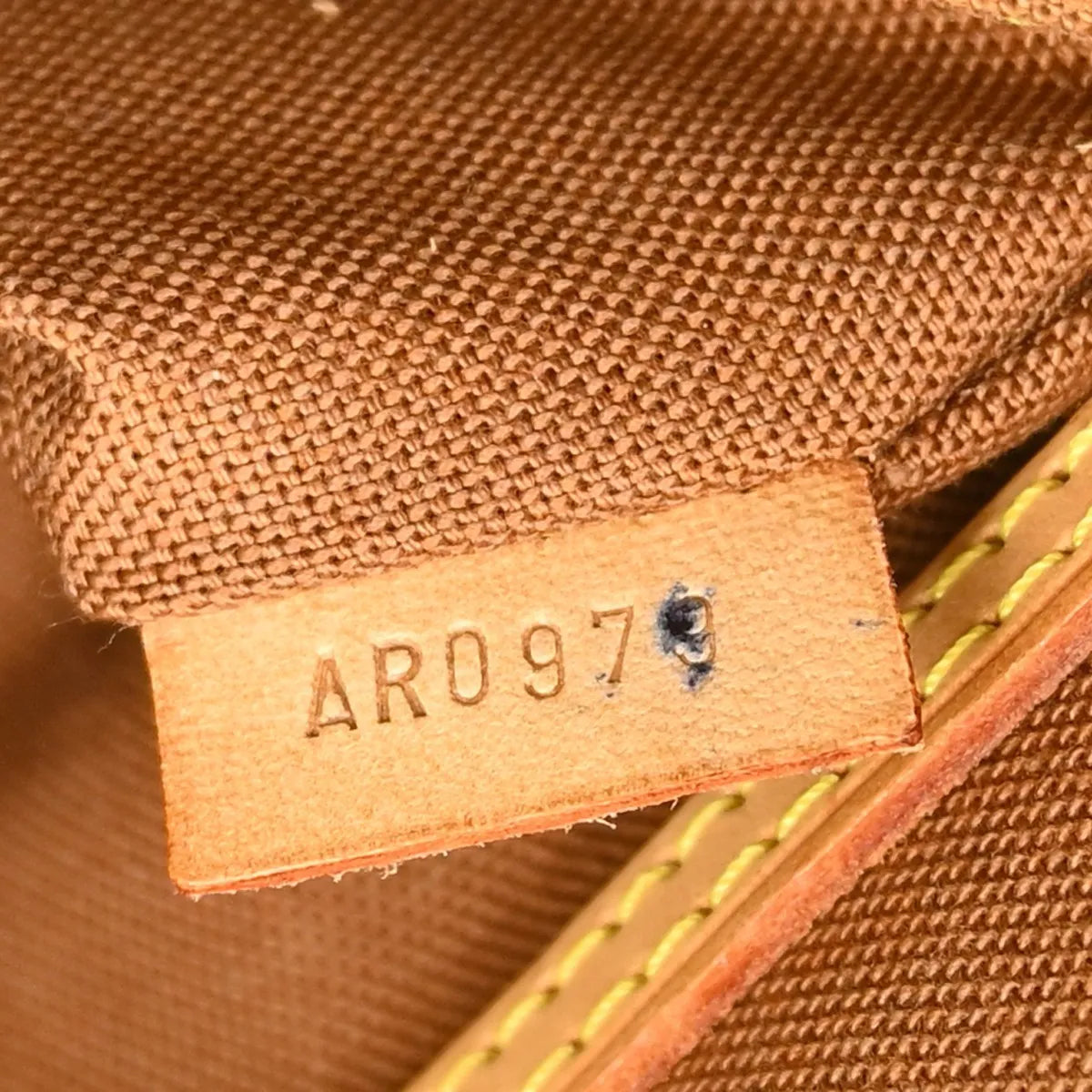 Louis Vuitton Alma Monogram Brown Canvas Handbag (Pre-Owned)