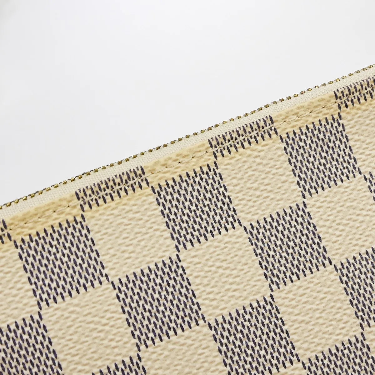 Louis Vuitton Pochette Accessoires Nm Damier White Canvas Clutche & Pouche Bag (Pre-Owned)