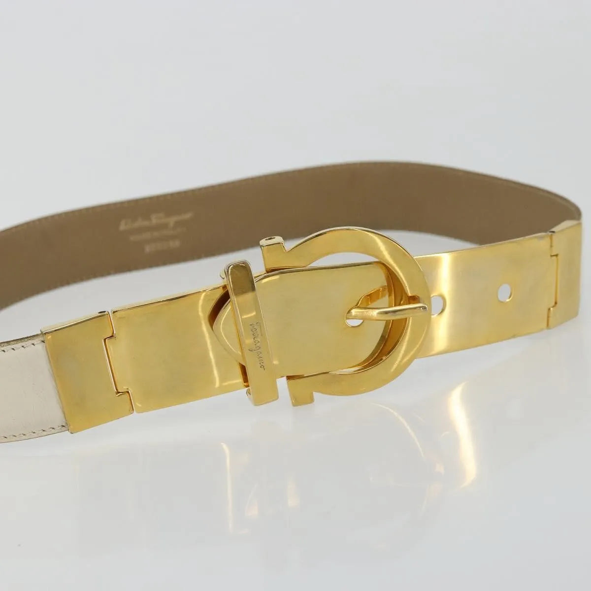 Salvatore Ferragamo Gancini Buckle Reversible Belt Leather White Leather Belts Accessory (Pre-Owned)