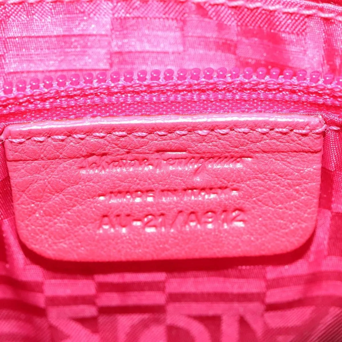 Salvatore Ferragamo Gancini Leather Pink Leather Shoulder Bag Bag (Pre-Owned)