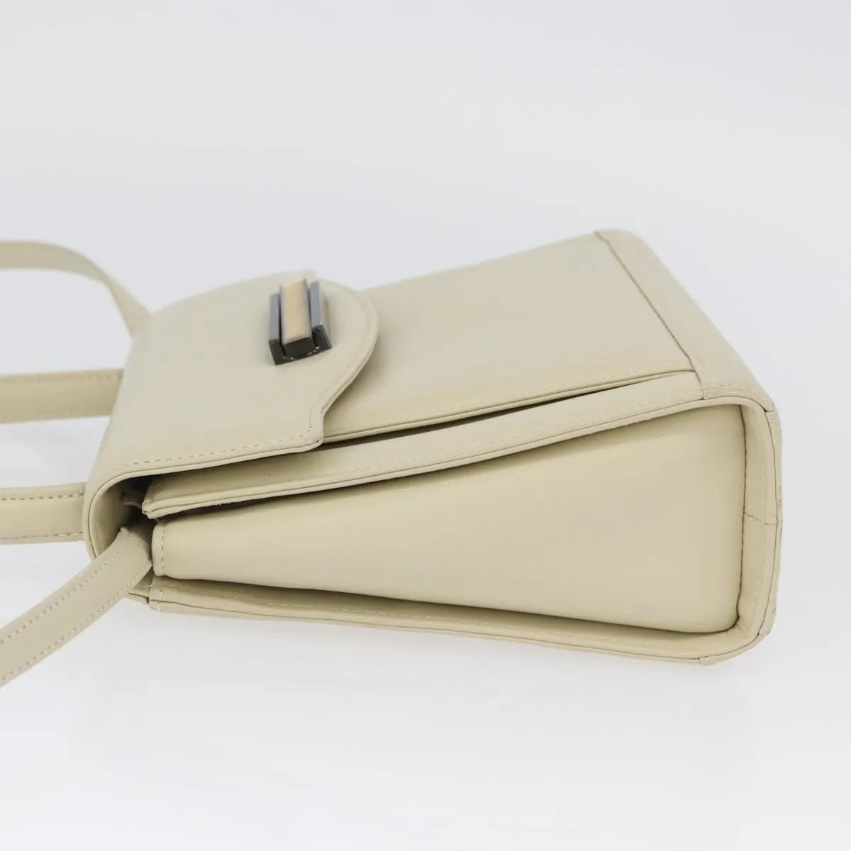 Givenchy Vintage Leather Beige Leather Handbag (Pre-Owned)