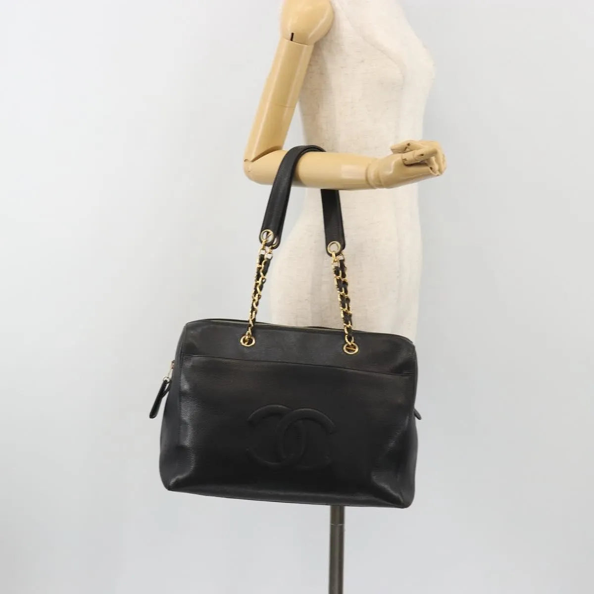 Chanel Vintage Timeless Zip Caviar Black Calfskin Shoulder Bag Bag (Pre-Owned)