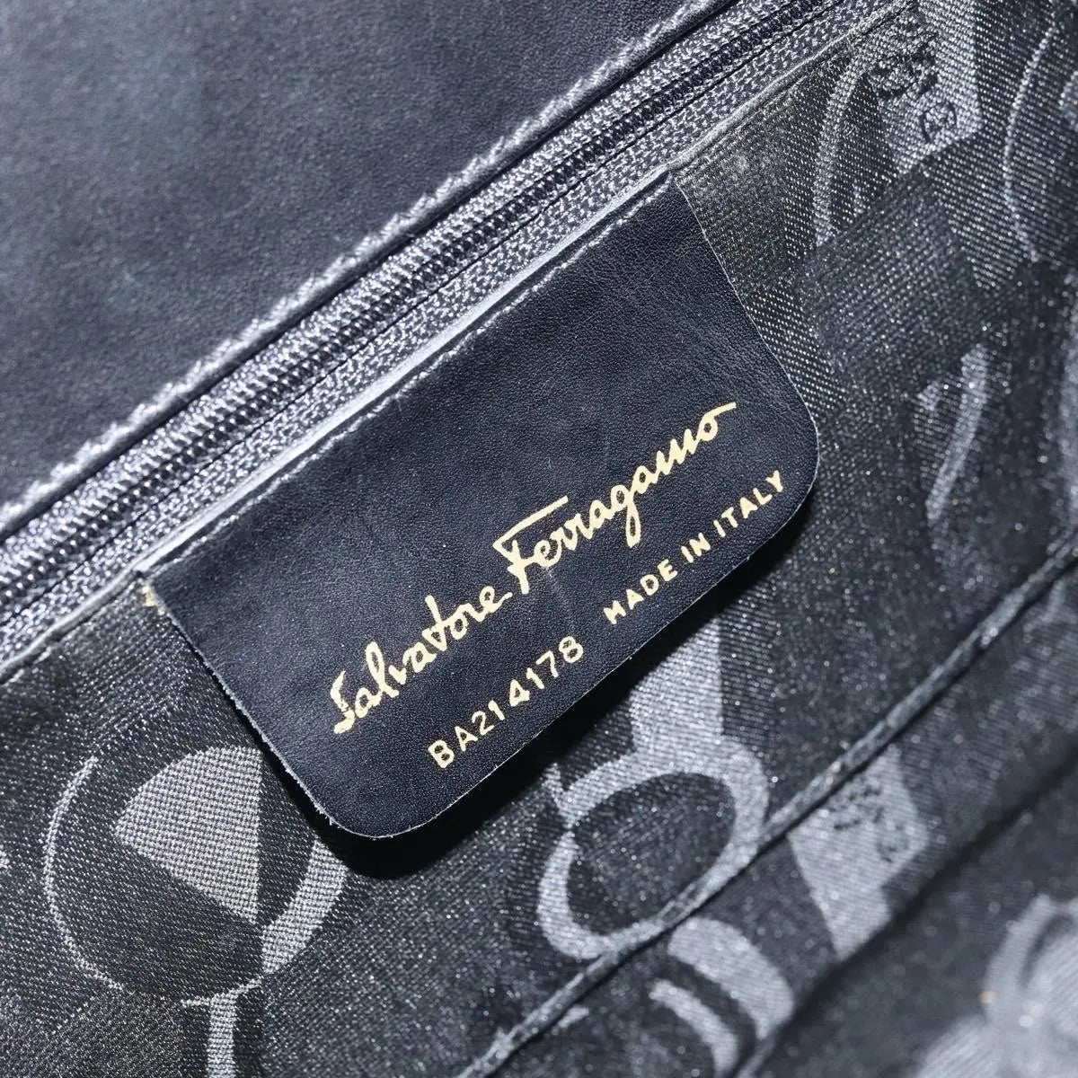 Salvatore Ferragamo Convertible Vara Bow Tote Leather Black Leather Handbag (Pre-Owned)