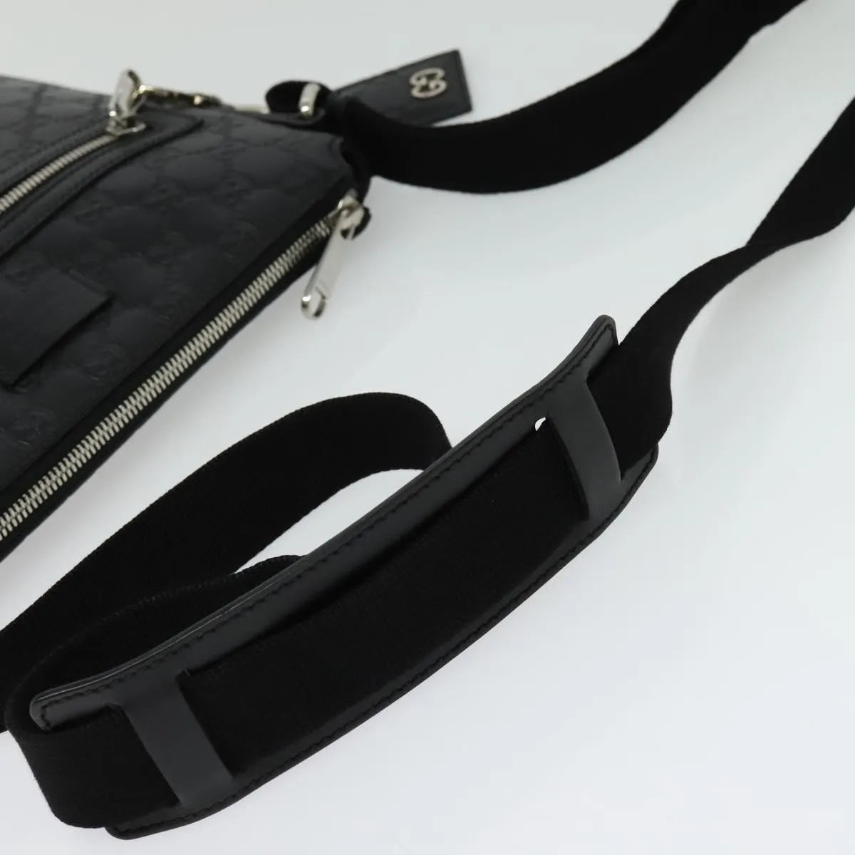 Gucci Signature Zip Messenger Guccissima Leather Black Leather Shoulder Bag Bag (Pre-Owned)