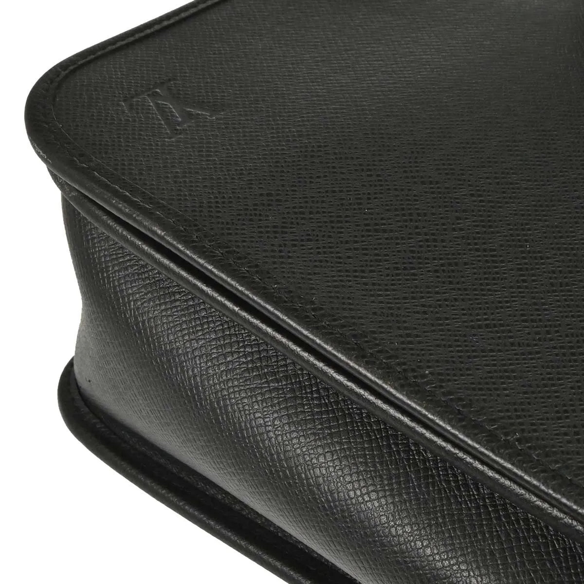 Louis Vuitton Andrei Messenger Taiga Leather Black Leather Shoulder Bag Bag (Pre-Owned)