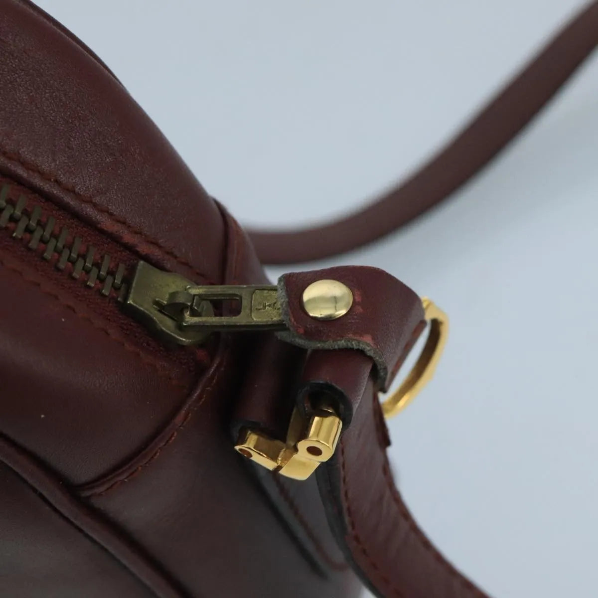 Cartier Must De Cartier Leather Burgundy Leather Shoulder Bag Bag (Pre-Owned)