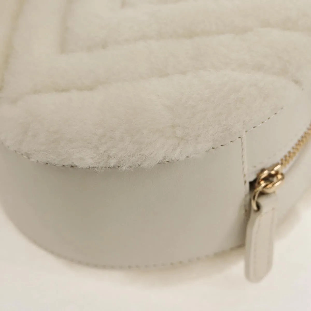 Chanel Round Clutch With Chain Chevron Shearling White Faux_Fur Clutche & Pouche Bag (Pre-Owned)