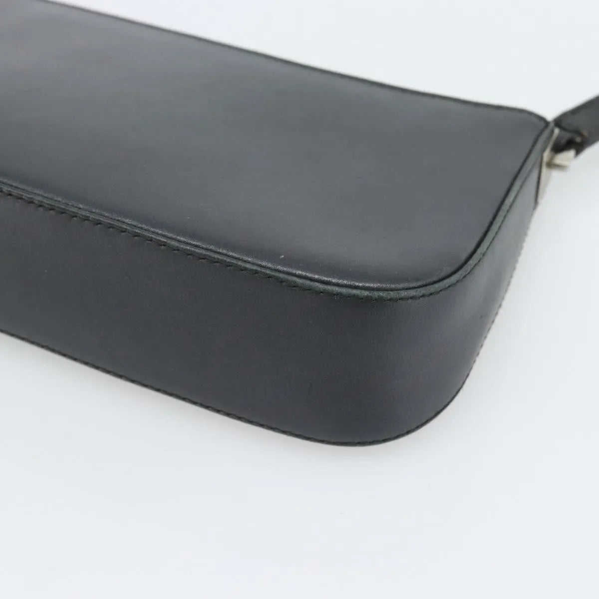 Salvatore Ferragamo Gancini Leather Black Leather Shoulder Bag Bag (Pre-Owned)