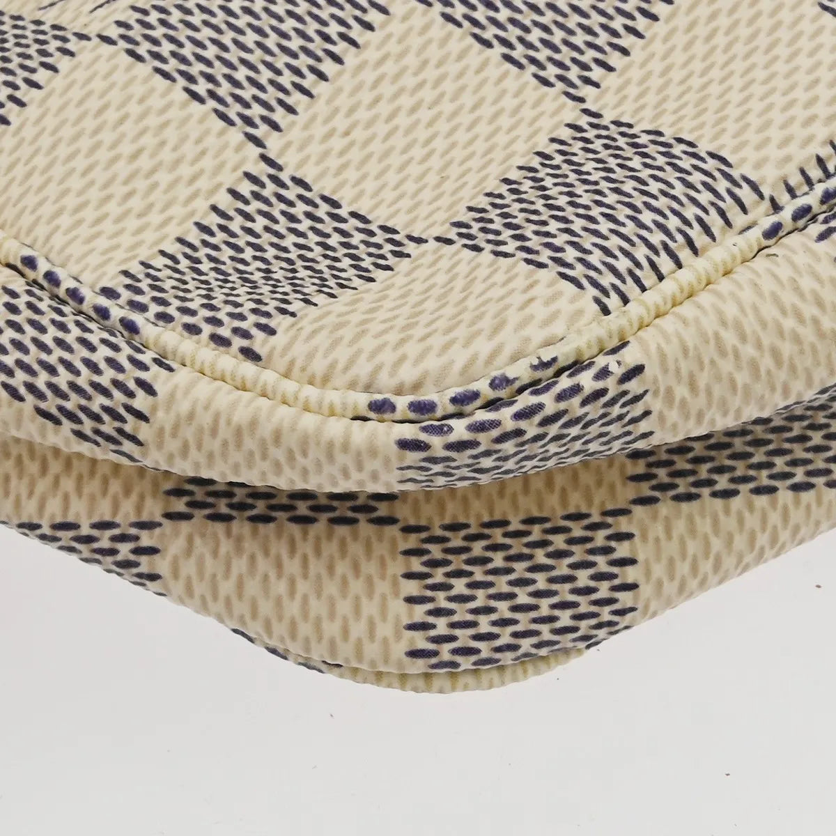 Louis Vuitton Pochette Accessoires Nm Damier White Canvas Clutche & Pouche Bag (Pre-Owned)