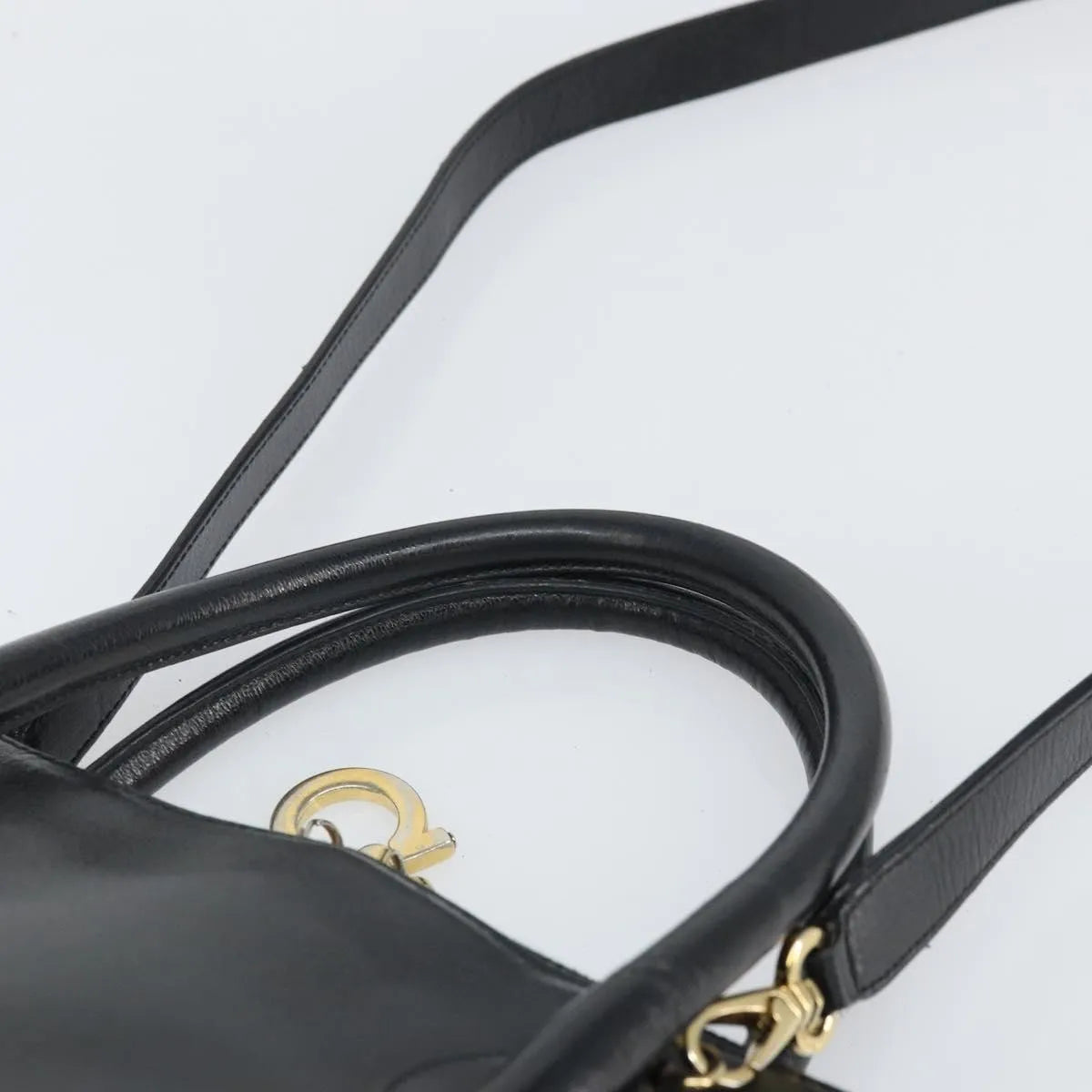 Salvatore Ferragamo Gancini Leather Black Leather Shoulder Bag Bag (Pre-Owned)