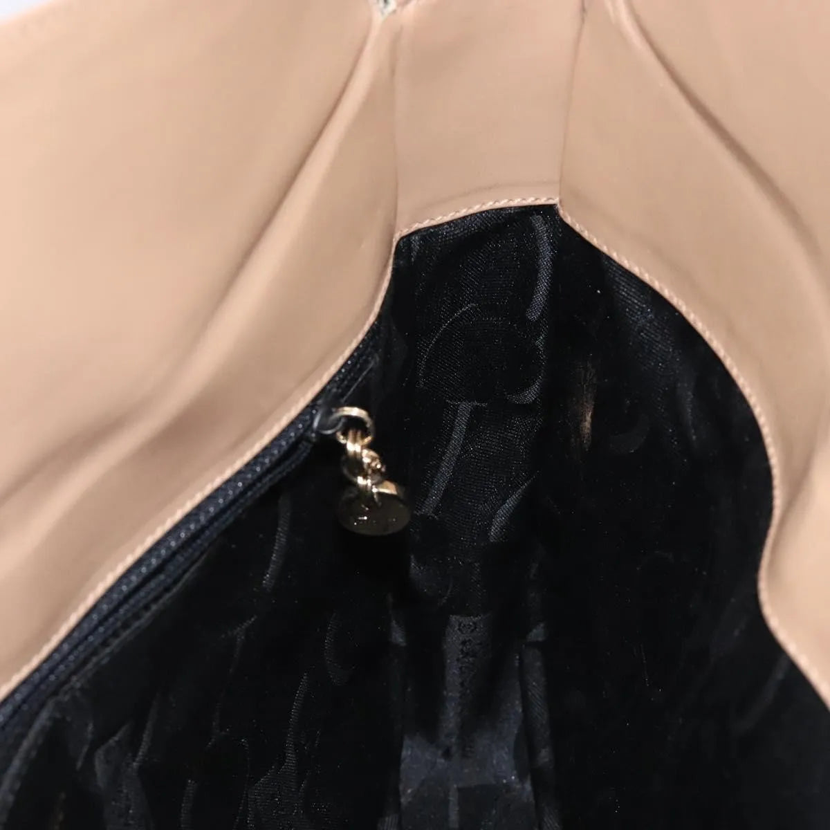 Salvatore Ferragamo Gancini Leather Beige Leather Shoulder Bag Bag (Pre-Owned)