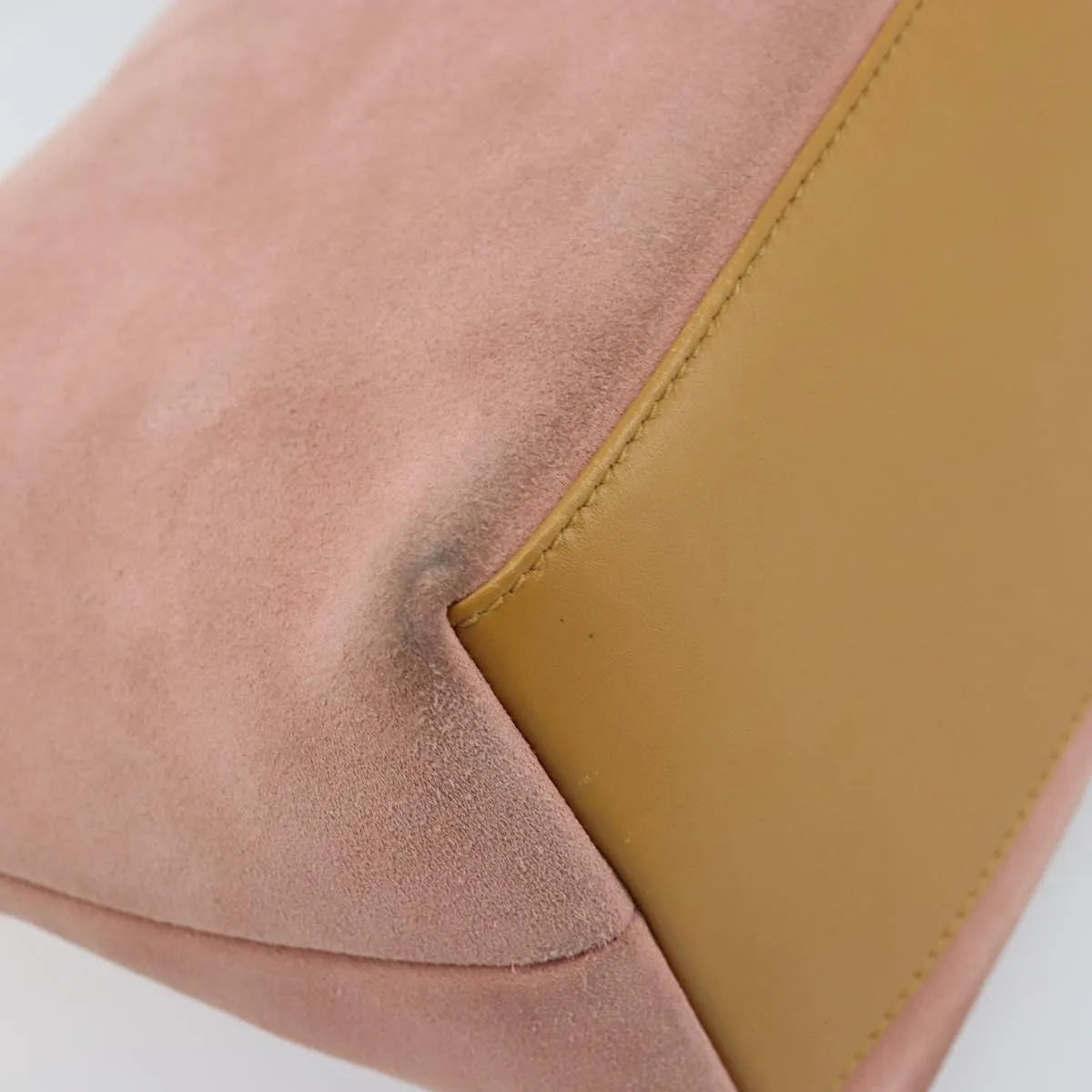 Gucci Vintage Suede Pink Suede Handbag (Pre-Owned)