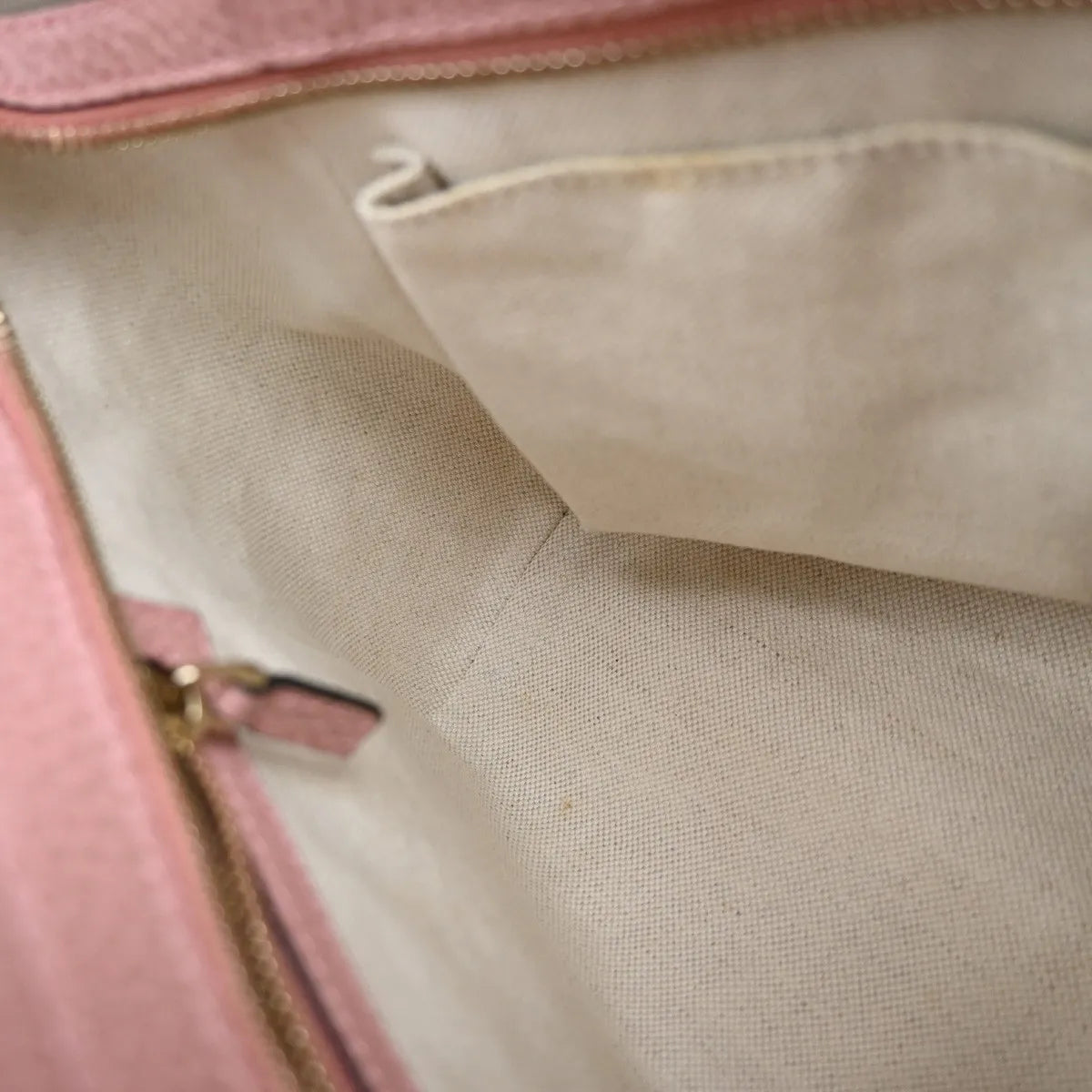 Gucci Swing Pebbled Leather Pink Leather Handbag (Pre-Owned)
