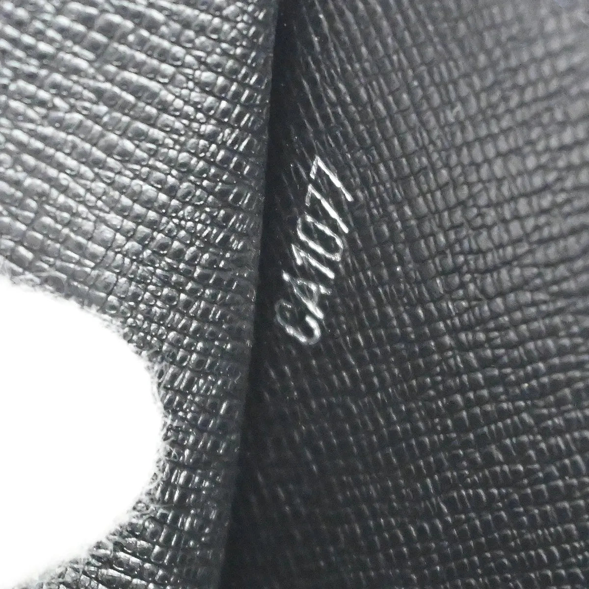 Louis Vuitton Selenga Pochette Taiga Leather Black Leather Clutche & Pouche Bag (Pre-Owned)