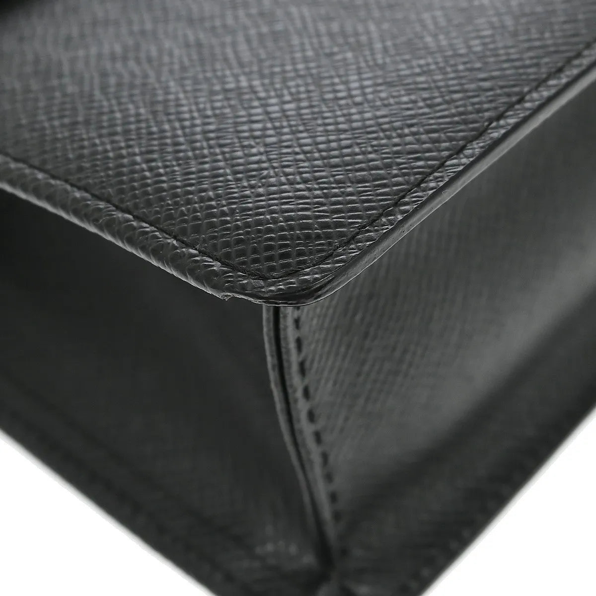 Louis Vuitton Selenga Pochette Taiga Leather Black Leather Clutche & Pouche Bag (Pre-Owned)