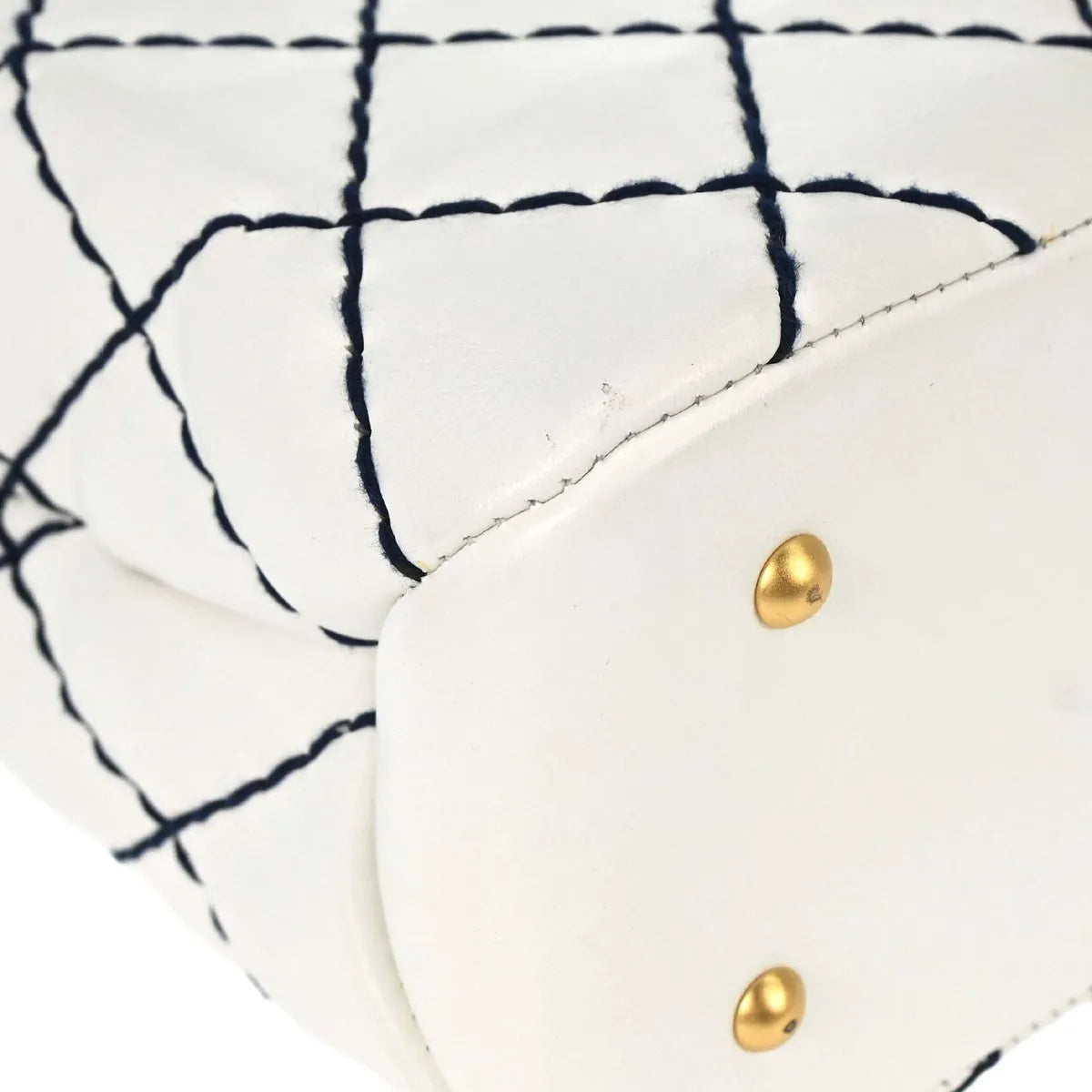 Chanel Surpique Chain Tote Quilted Leather White Leather Tote Bag Bag (Pre-Owned)