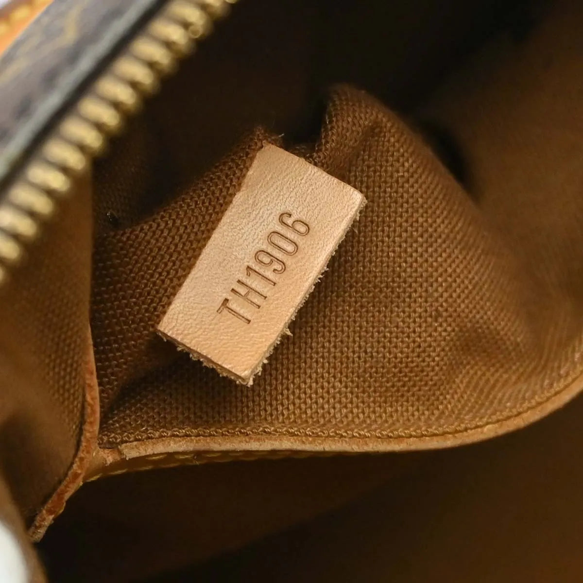 Louis Vuitton Alma Monogram Canvas Brown Canvas Handbag (Pre-Owned)