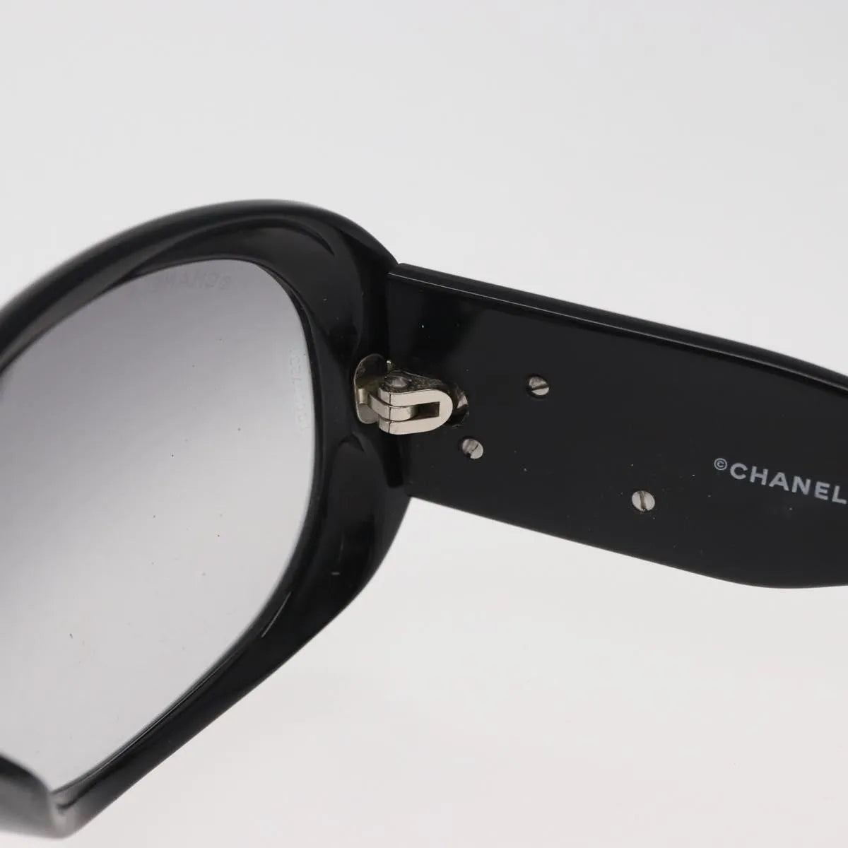 Chanel Camélia Plastic White Plastic Sunglasse Accessory (Pre-Owned)