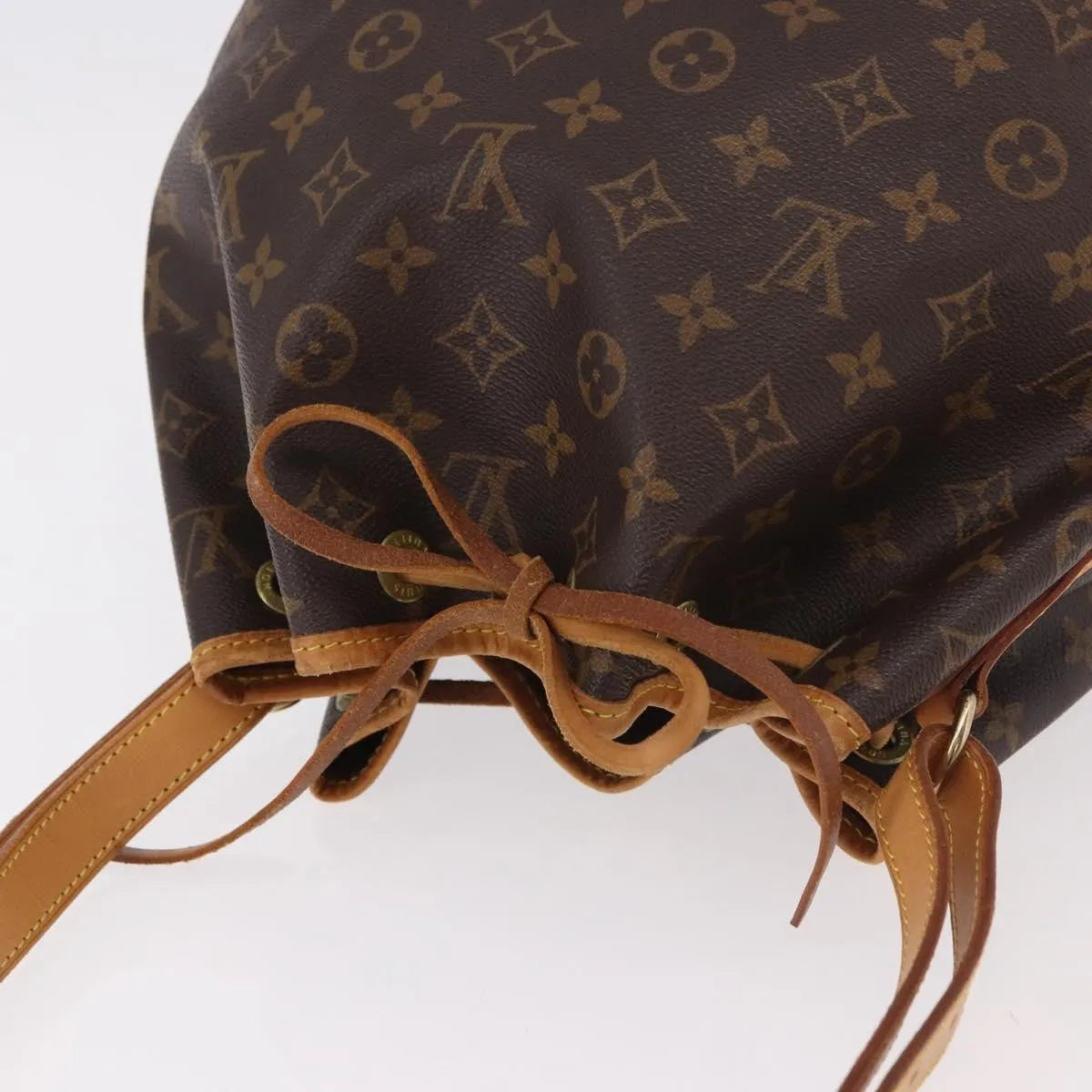 Louis Vuitton Petit Noe Monogram Canvas Brown Canvas Shoulder Bag Bag (Pre-Owned)